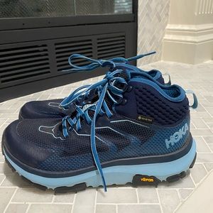 Women’s 7.5 Hoka Hiking Boots